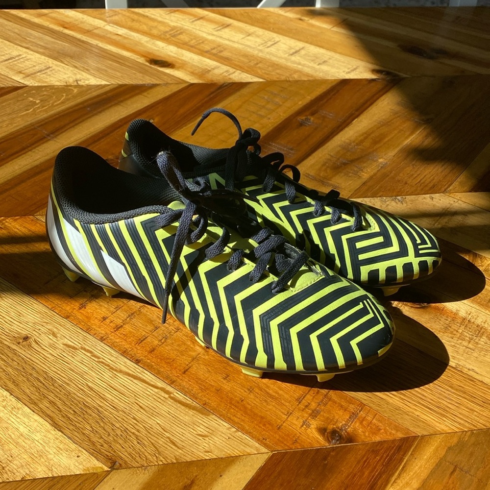 Adidadas predito soccer cleats
